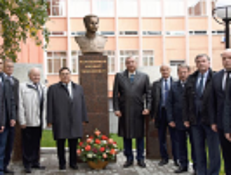 Дмитрий Рогозин посетил Ижевский мотозавод «Аксион-холдинг»