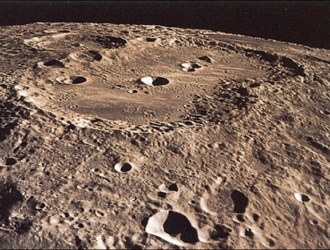 В лунном грунте обнаружили свидетельства вулканической деятельности