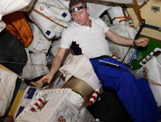 Космонавты на МКС готовят скафандры «Орлан-МКC» к выходу в открытый космос