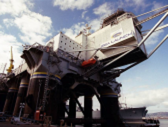 Пусковую платформу «Морского старта» погрузили на судно-перевозчик для перехода в Россию