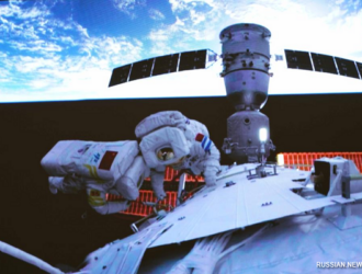 Китайские космонавты совершили выход в открытый космос