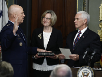 Глава Космических сил США приведен к присяге