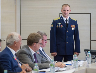 Еженедельно испытания очного этапа отбора в отряд космонавтов проходят около трех человек