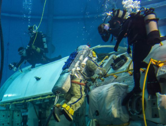 Анна Кикина и Саманта Кристофоретти отработали навыки выполнения типовых операций в открытом космосе