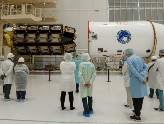 Иностранцы опечатают спутники OneWeb, сообщил источник