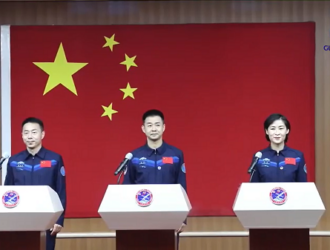 В Китае официально представлен экипаж корабля “Шеньчжоу-14″