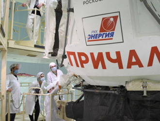 Проведены авторский осмотр и установка головного обтекателя «Прогресс М-УМ»