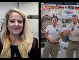 Президент SpaceX Гвинн Шотвелл провела сеанс связи с астронавтами миссии Crew-1