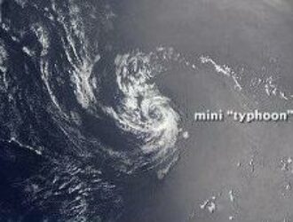 Спутники «Электро-Л» и «Терра» засняли «минитайфун» в Тихом океане