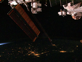 «Роскомос»: угроза столкновения МКС и американского спутника миновала