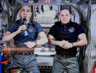 Космонавты с МКС поздравили жителей Земли с 63-летием начала космической эры