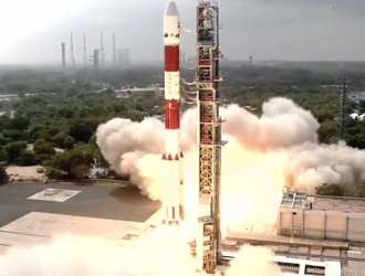 Индия запустила ракету-носитель с девятью спутниками на борту