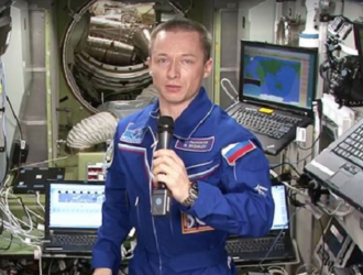 Российский космонавт засверлил первую трещину на МКС