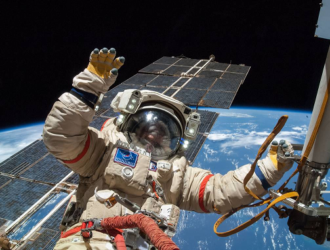 Космонавты на МКС провели первую тренировку в скафандрах перед выходом в открытый космос