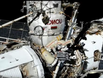 Российские космонавты начали работу в открытом космосе