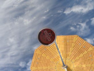 Побывавшую на МКС микроминиатюру Знамени Победы передадут в Музей ВС