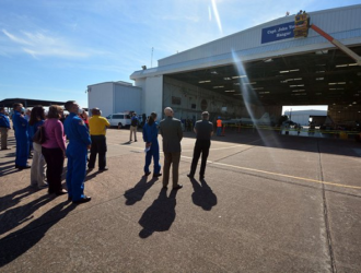 Одному из ангаров в Хьюстоне присвоено имя Джона Янга