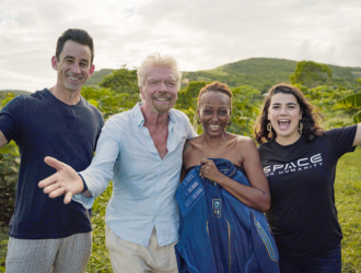 Жительница Антигуа и Барбуды выиграла два билета на полет Virgin Galactic