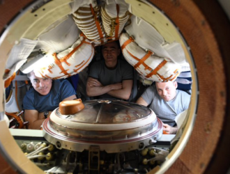 Возвращающийся на Землю экипаж МКС перешел в корабль «Союз МС-16» и закрыл люки