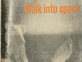 В скафандре над планетойWalk into space