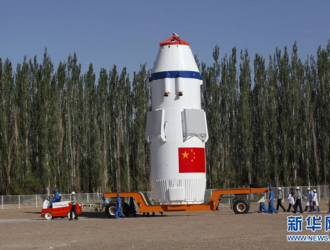 На космодром в Китае доставили пилотируемый космический корабль