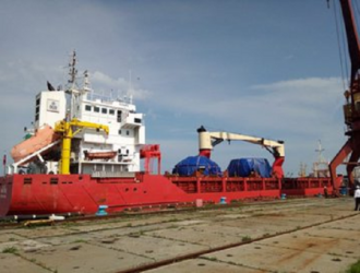 В порту Советская Гавань началась перегрузка на баржу стартового стола для космодрома Восточный