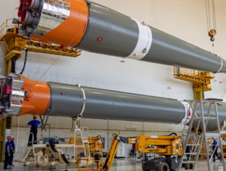 На космодроме Восточный собрали «пакет» ракеты-носителя «Союз-2.1б»