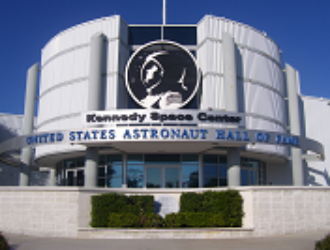 Три астронавта будут включены в Зал славы