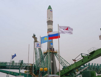 На стартовый стол Байконура установили ракету с кораблем «Прогресс МС-21»