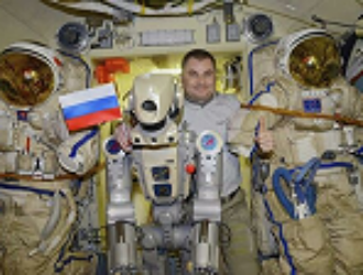 Космонавты на МКС устроили «допрос» роботу «Федору»