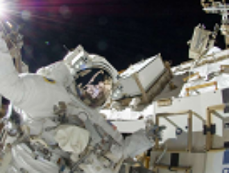 Выход в открытый космос завершен