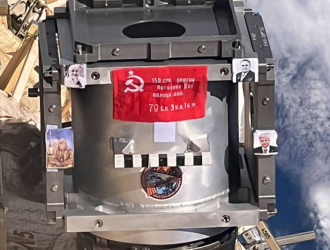 Космонавты разместили фотографии Циолковского, Королева, Соловьева и Романова на внешней поверхности МКС
