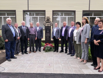 В Оренбургской области открыли памятник космонавту Геннадию Манакову