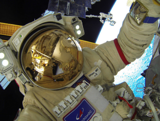 Российские космонавты завершили работы в открытом космосе