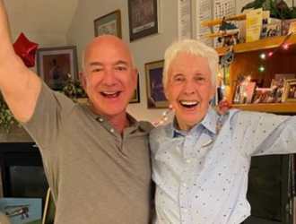 Джефф Безос пригласил в полёт на New Shepard Уолли Фанк