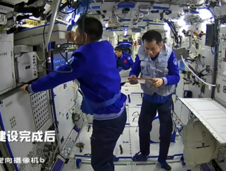 Экипаж китайской орбитальной станции готовится выполнить еще один выход в открытый космос