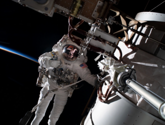 Выход в открытый космос завершён