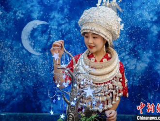 Китаянка создала уникальные изделия в честь возвращения экипажа космического корабля “Шэньчжоу-13”