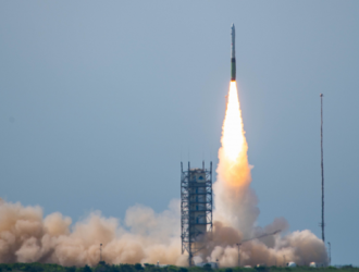 В США запущены три разведывательных спутника