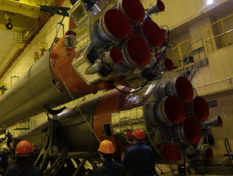 На Байконуре собрали «пакет» ракеты «Союз-2.1б» для запуска космических аппаратов OneWeb