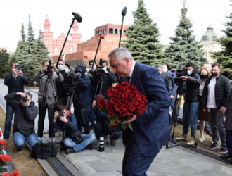 Торжественная церемония возложения цветов к Кремлевской стене