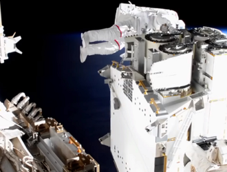 Астронавты установили на МКС новую солнечную панель