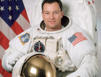 Майкл Лопес-Алегрия станет командиром экипажа частной миссии компании Axiom на борту Crew Dragon на МКС