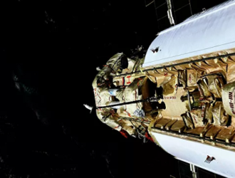 Российские космонавты завершили работу в открытом космосе