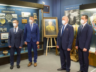 Экипажи «Союз МС-17» приняли участие в предполетных традициях