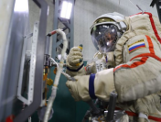 Основной экипаж МКС-63 опробовал новые возможности «Выхода-2»