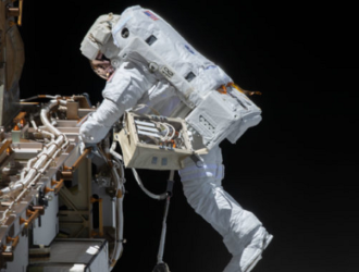 Астронавты Рубинс и Ногути работали в открытом космосе