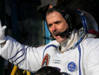 Астронавт объяснил, почему невозможно свистнуть в скафандре