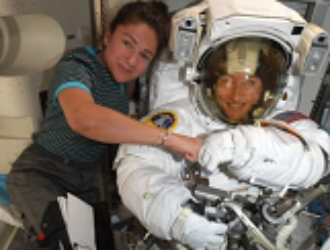 В открытом космосе только женщины