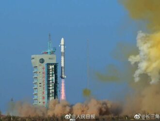 A и B сидели на трубе…